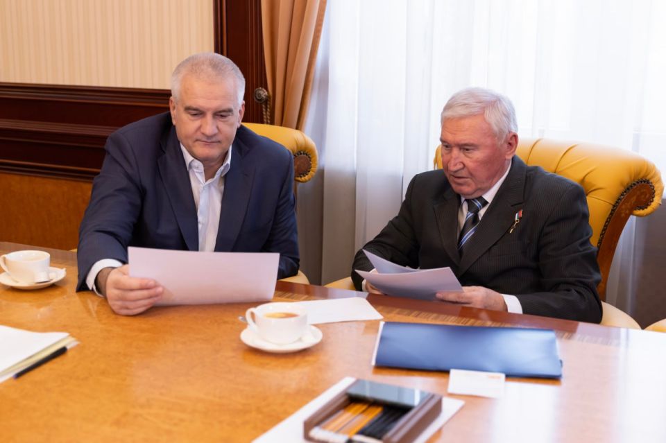 «Нет героев от рожденья, они рождаются в боях», – писал советский поэт, писатель и журналист Александр Трифонович Твардовский «Нет героев от рожденья, они рождаются в боях», – писал советский поэт, писатель и журналист Александр Трифонович Твардовский