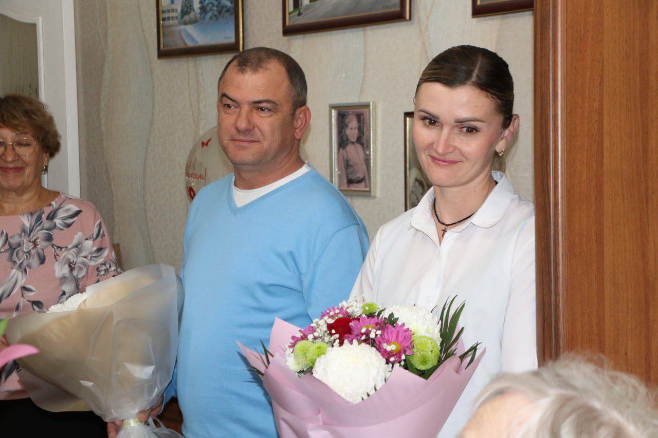 Анжелика Ястребова: С Днем Героев Отечества ветерана Великой Отечественной войны, Почетного гражданин города Бахчисарай, Антонину Александровну Меледину, поздравили заместитель председателя Бахчисарайского районного совета... Анжелика Ястребова: С Днем Героев Отечества ветерана Великой Отечественной войны, Почетного гражданин города Бахчисарай, Антонину Александровну Меледину, поздравили заместитель председателя Бахчисарайского районного совета...