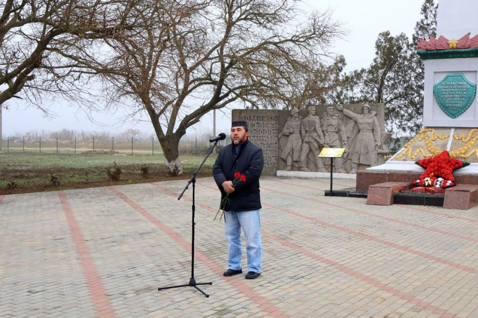 9 декабря, в День Героев Отечества, у Обелиска Славы в поселке Раздольное прошла торжественная церемония возложения цветов 9 декабря, в День Героев Отечества, у Обелиска Славы в поселке Раздольное прошла торжественная церемония возложения цветов