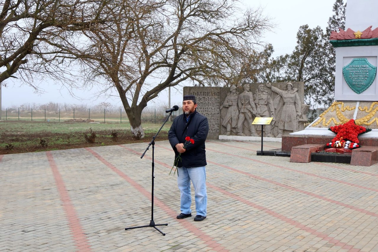 9 декабря, в День Героев Отечества, у Обелиска Славы в поселке Раздольное прошла торжественная церемония возложения цветов 9 декабря, в День Героев Отечества, у Обелиска Славы в поселке Раздольное прошла торжественная церемония возложения цветов