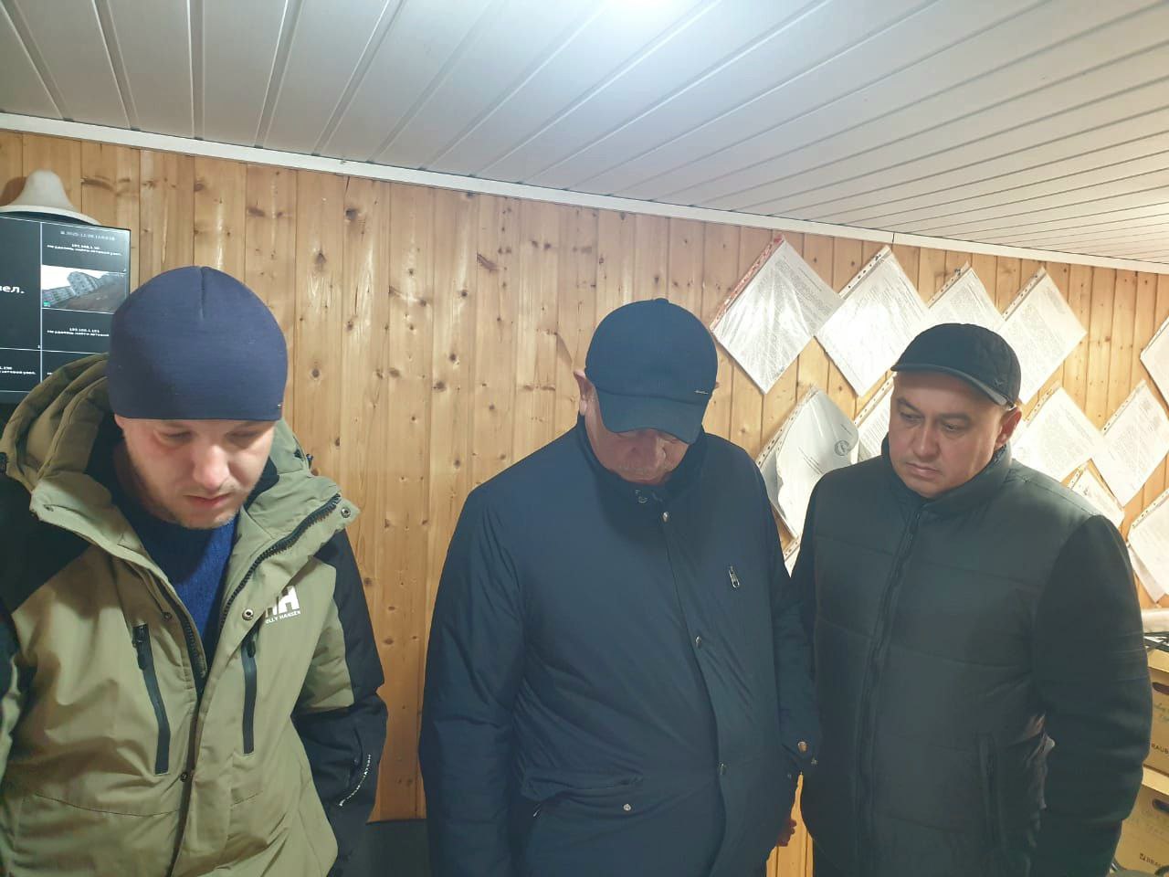 Заместитель председателя Госкомнаца Крыма Рефат Дердаров проинспектировал строительство двух многоквартирных домов в поселке Гвардейское Симферопольского района Заместитель председателя Госкомнаца Крыма Рефат Дердаров проинспектировал строительство двух многоквартирных домов в поселке Гвардейское Симферопольского района