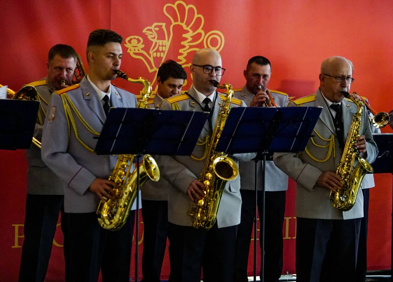 Коллектив Культурного центра МВД по Республике Крым принял участие в мероприятиях, приуроченных ко Дню Героев Отечества Коллектив Культурного центра МВД по Республике Крым принял участие в мероприятиях, приуроченных ко Дню Героев Отечества