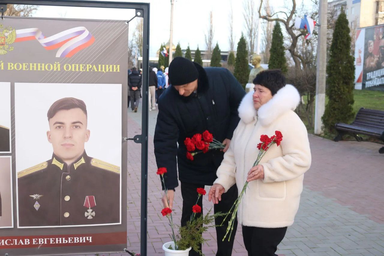 В Крыму прошли мероприятия ко Дню Героев Отечества В Крыму прошли мероприятия ко Дню Героев Отечества