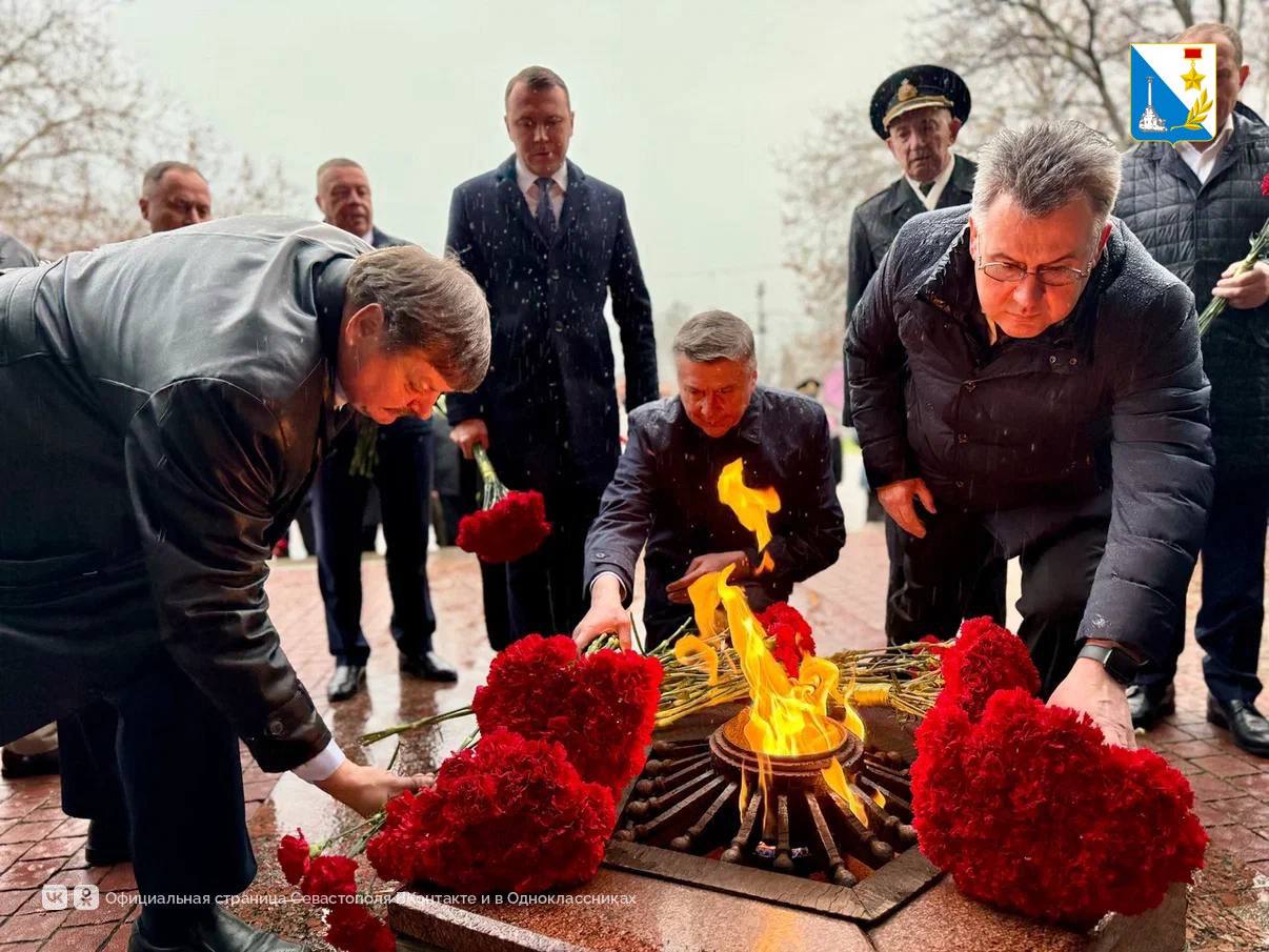 Севастополь отмечает День Героев Отечества Севастополь отмечает День Героев Отечества