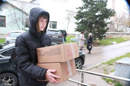 Ольга Урайкина: В День Героев Отечества с гуманитарной помощью и концертной программой посетила военный госпиталь