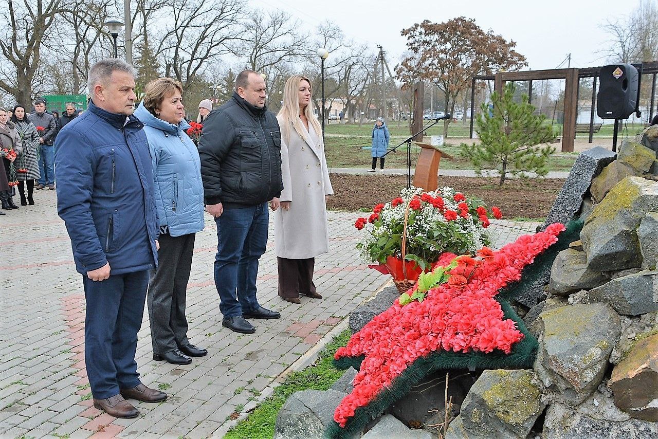 Александр Соколовский: Вместе с Главой муниципального образования Зоей Карлюгой, Представителем Главы Республики Крым в группе муниципальных образований в РК Владой Демиденко, прокурором района Романом Дугаренко, другими... Александр Соколовский: Вместе с Главой муниципального образования Зоей Карлюгой, Представителем Главы Республики Крым в группе муниципальных образований в РК Владой Демиденко, прокурором района Романом Дугаренко, другими...