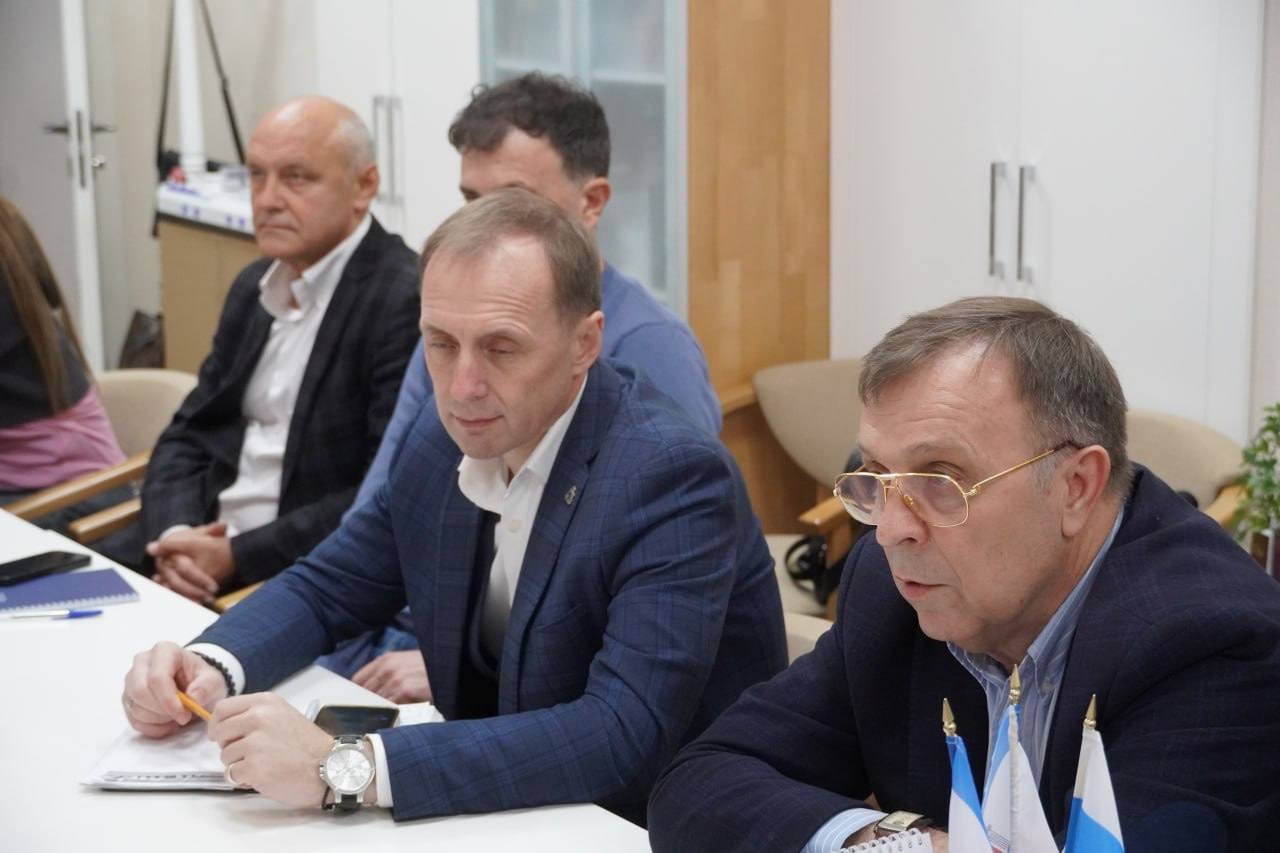 Ольга Торубарова: Сегодня состоялась рабочая встреча с первым вице-президентом Российского студенческого спортивного союза, президентом Национальной студенческой футбольной лиги СТУКАЛОВЫМ АНДРЕЕМ НИКОЛАЕВИЧЕМ Ольга Торубарова: Сегодня состоялась рабочая встреча с первым вице-президентом Российского студенческого спортивного союза, президентом Национальной студенческой футбольной лиги СТУКАЛОВЫМ АНДРЕЕМ НИКОЛАЕВИЧЕМ