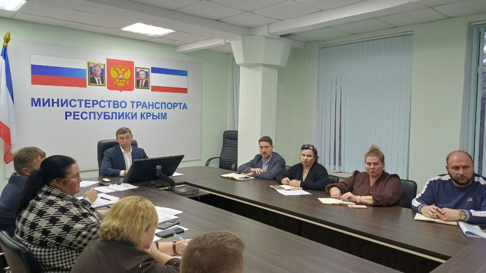 Провел оперативное совещание по вводу ключевых дорожных объектов 2025 года