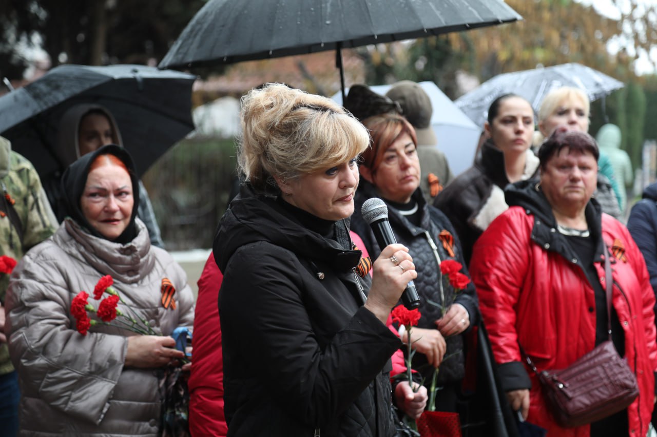 Галина Огнёва: Герои живут вечно…. Сегодня, в День Героев Отечества, наши сердца наполнены благодарностью Галина Огнёва: Герои живут вечно…. Сегодня, в День Героев Отечества, наши сердца наполнены благодарностью