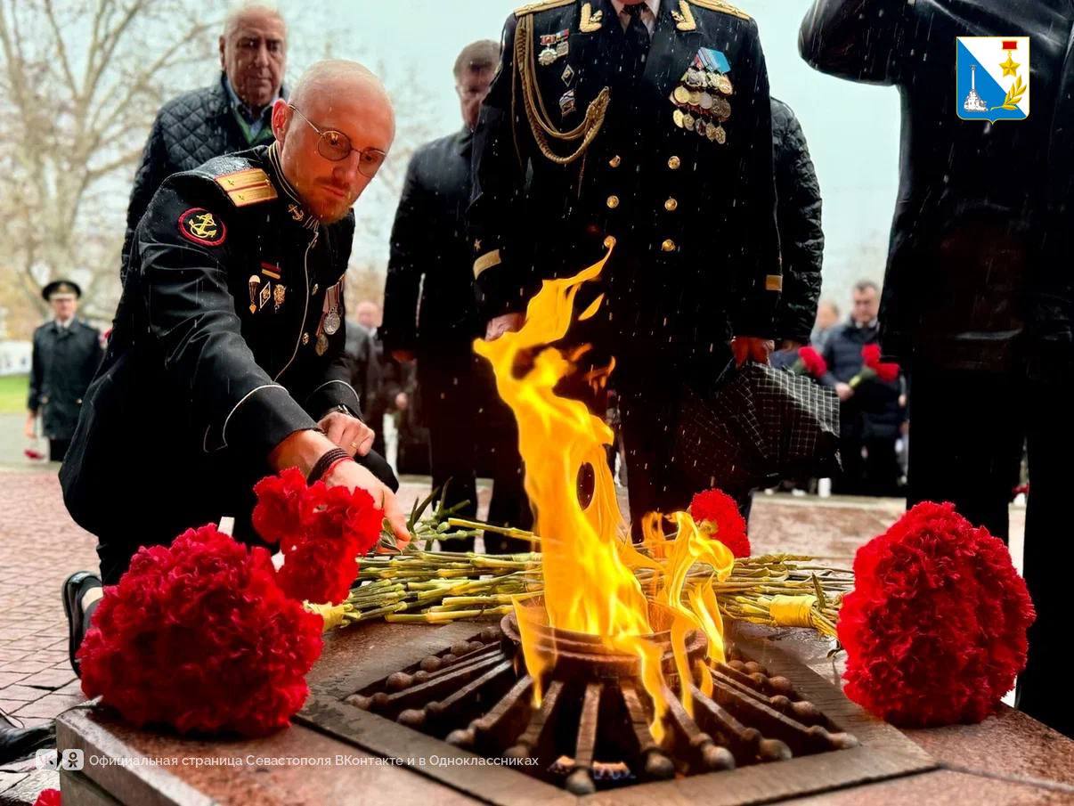 Севастополь отмечает День Героев Отечества Севастополь отмечает День Героев Отечества