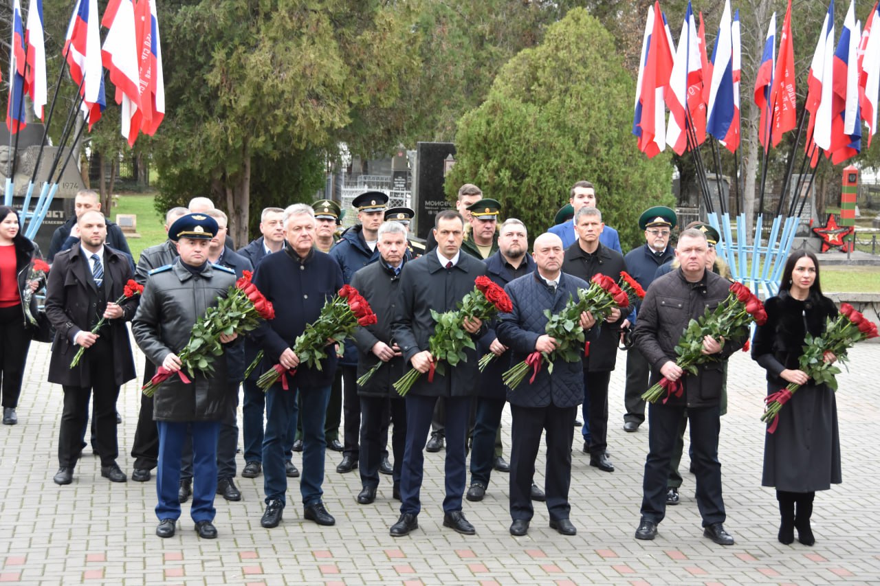 Михаил Назаров: 9 декабря в России чествуют Героев Отечества: тех, кто удостоен самых почетных государственных наград – званий Героев Советского Союза, Российской Федерации, орденов Славы и Святого Георгия