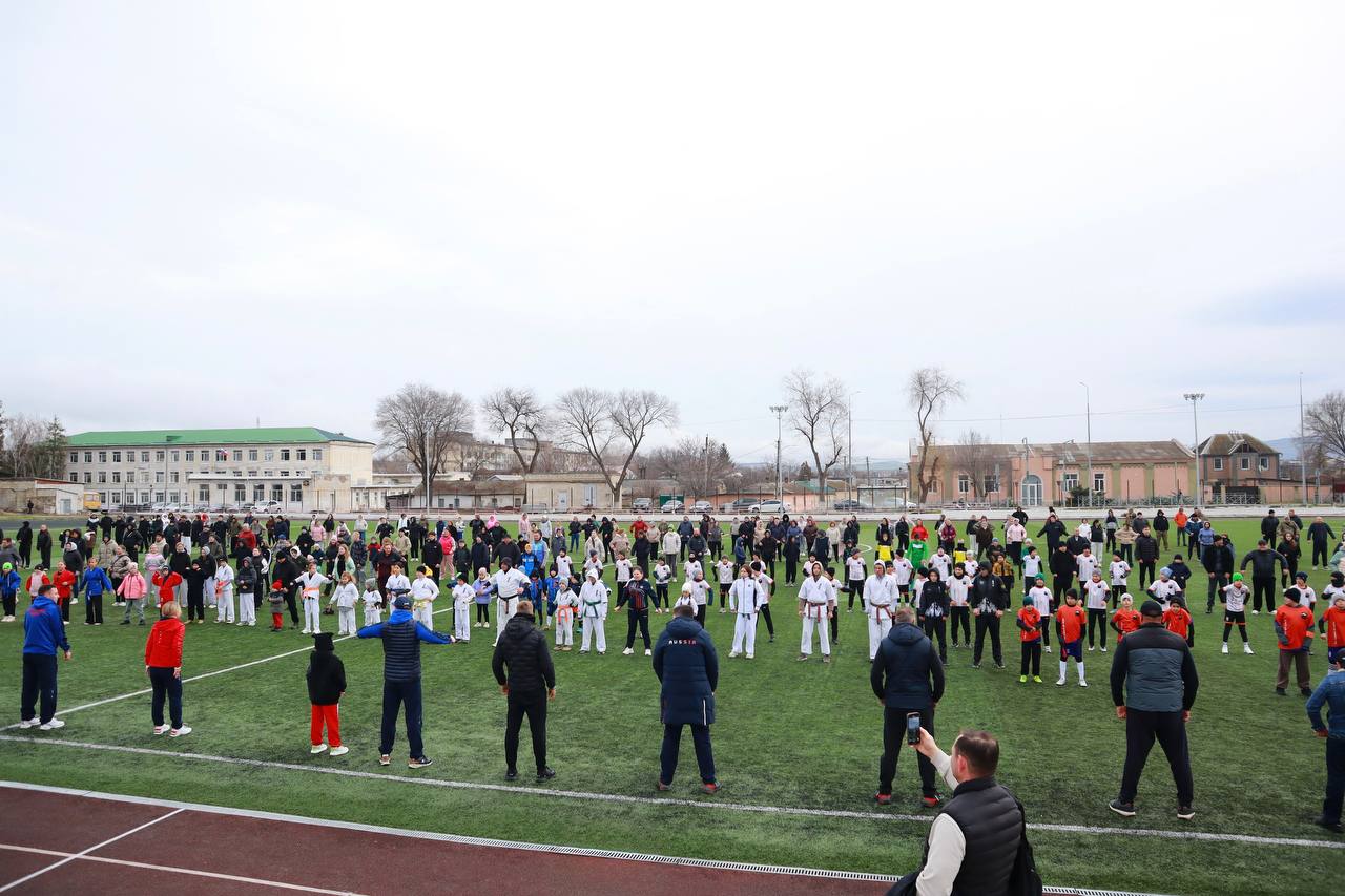 Шериф Османов: Воскресное утро мы провели на стадионе в городе Белогорск Шериф Османов: Воскресное утро мы провели на стадионе в городе Белогорск