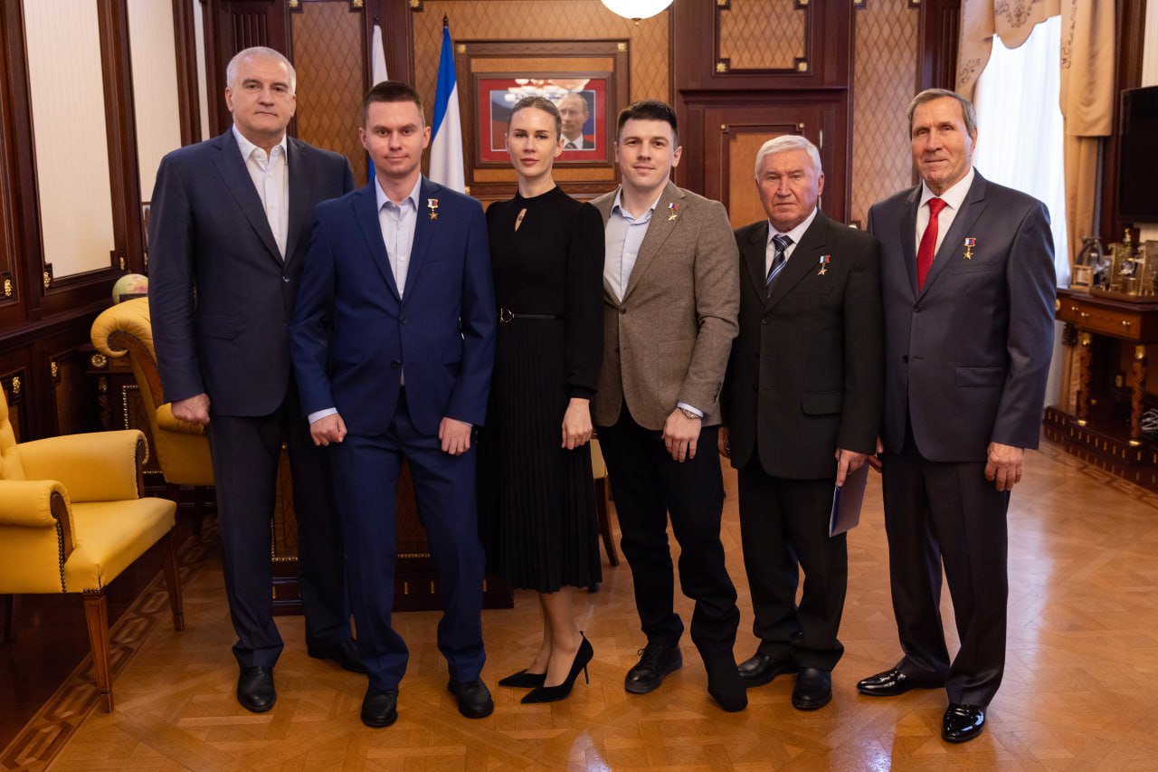 «Нет героев от рожденья, они рождаются в боях», – писал советский поэт, писатель и журналист Александр Трифонович Твардовский