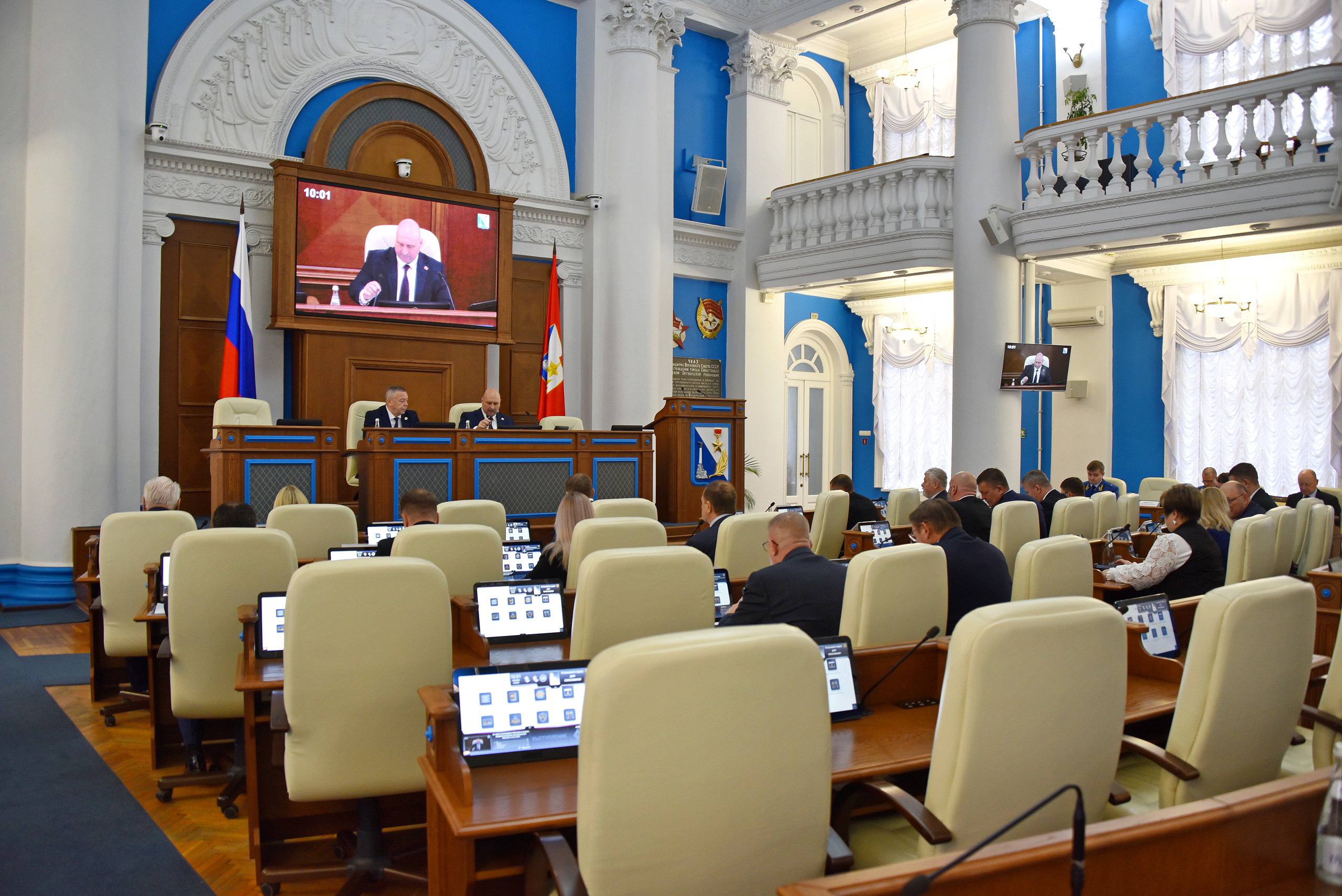 Владимир Немцев: Также заслушали доклад директора Департамента транспорта Севастополя Станислава Вячеславовича Таматаева о реализации основных задач ведомства в 2024 году