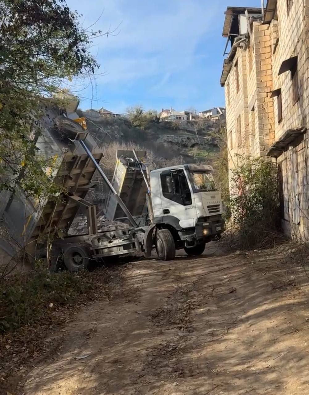 В Севастополе обнаружили сброс строительных отходов