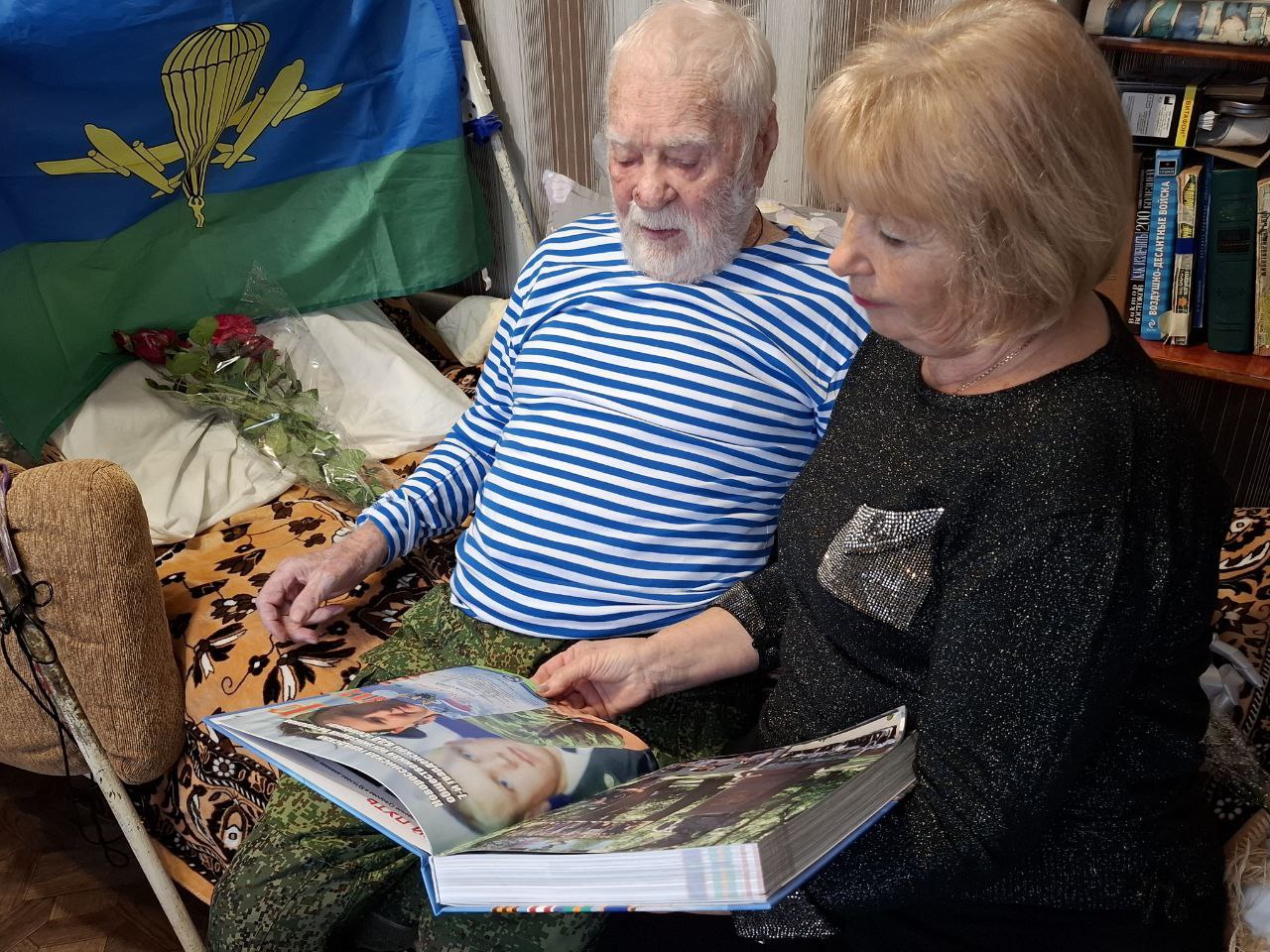 Александр Харламов: Сегодня совместно с председателем Советского районного совета Викторией Грицай поздравили с Днем Героев Отечества ветерана Великой Отечественной войны, Почетного гражданина Советского района Владимира... Александр Харламов: Сегодня совместно с председателем Советского районного совета Викторией Грицай поздравили с Днем Героев Отечества ветерана Великой Отечественной войны, Почетного гражданина Советского района Владимира...