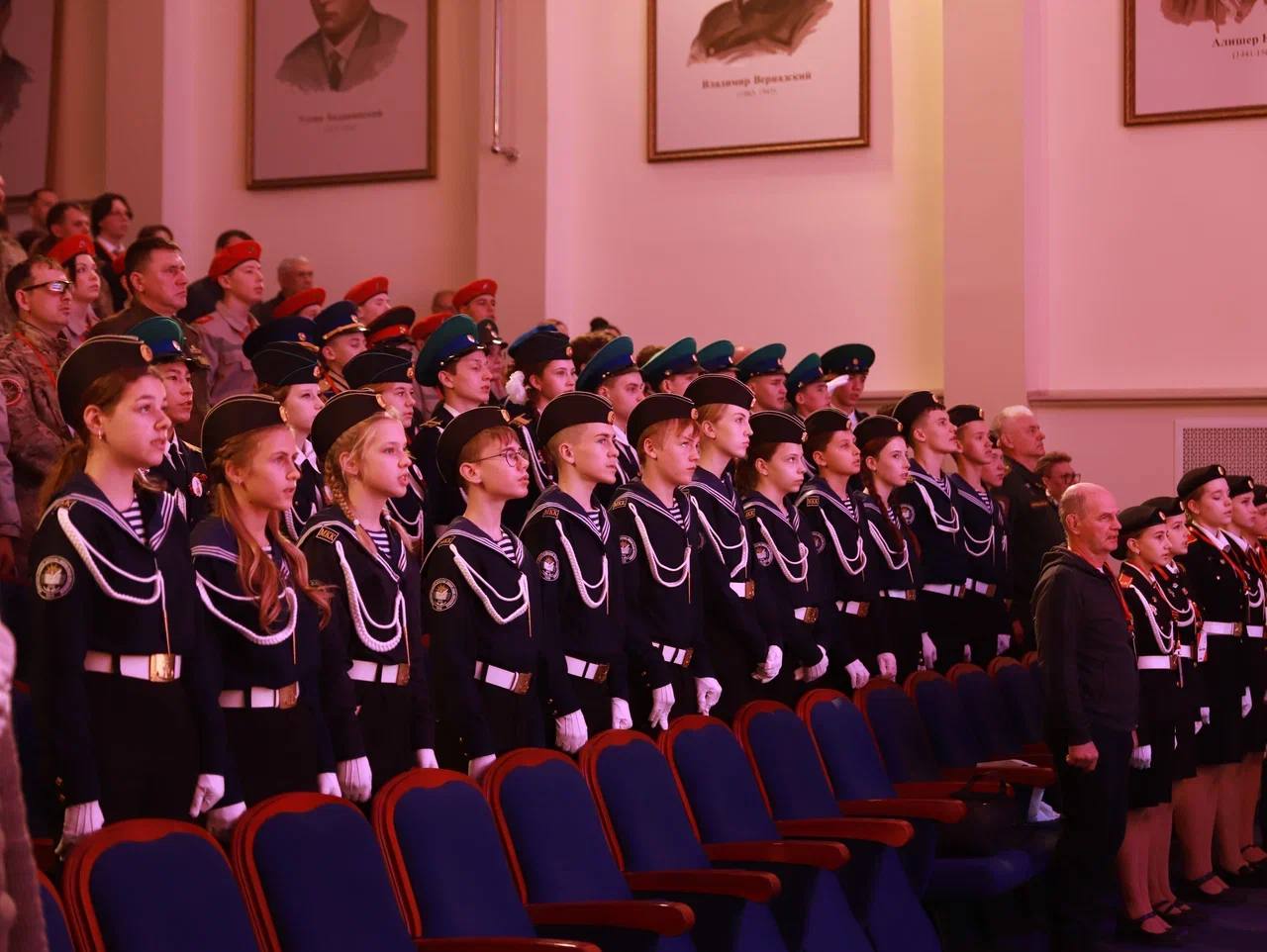 Коллектив Культурного центра МВД по Республике Крым принял участие в мероприятиях, приуроченных ко Дню Героев Отечества