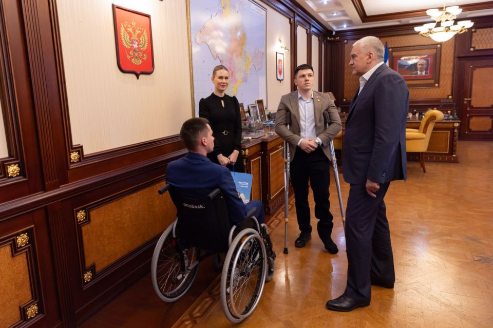 «Нет героев от рожденья, они рождаются в боях», – писал советский поэт, писатель и журналист Александр Трифонович Твардовский «Нет героев от рожденья, они рождаются в боях», – писал советский поэт, писатель и журналист Александр Трифонович Твардовский