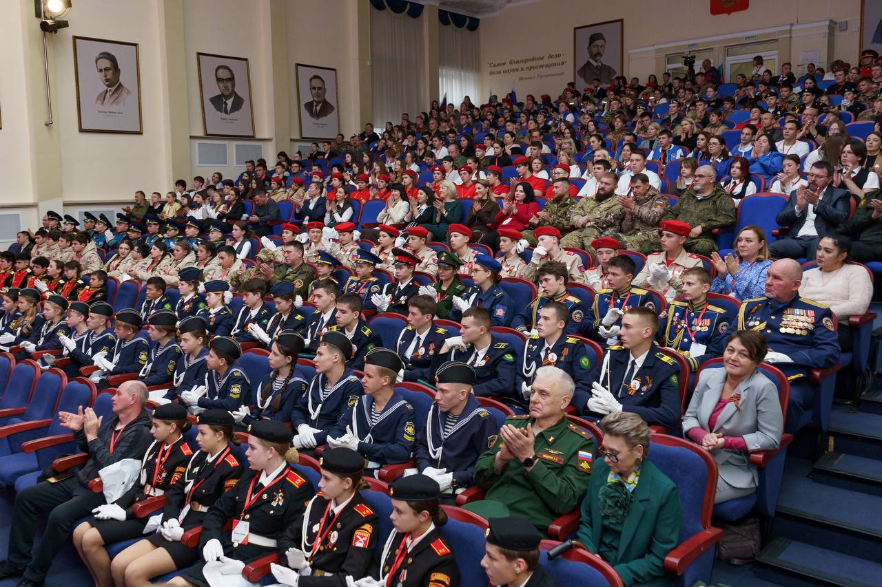 Патриотизм для молодежи – это не просто слова, а глубокое, искреннее чувство любви к своей Родине, к ее истории, культуре, народу! Патриотизм для молодежи – это не просто слова, а глубокое, искреннее чувство любви к своей Родине, к ее истории, культуре, народу!