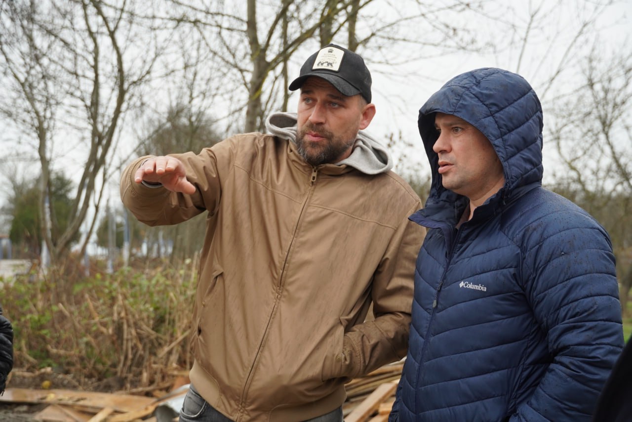 Глава администрации Керчи Олег Каторгин проинспектировал ход работ в Приморском парке Глава администрации Керчи Олег Каторгин проинспектировал ход работ в Приморском парке