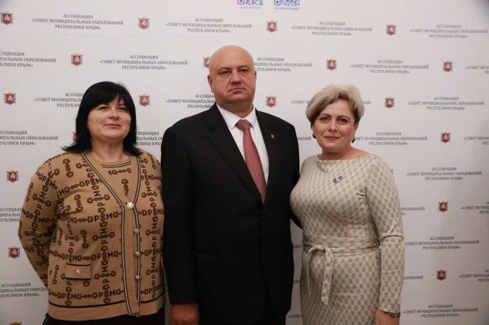 Ольга Урайкина: Сегодня в крымскотатарском государственном академическом музыкально-драматическом театре в городе Симферополь, прошло торжественное собрание Совета муниципальных образований Республики Крым Ольга Урайкина: Сегодня в крымскотатарском государственном академическом музыкально-драматическом театре в городе Симферополь, прошло торжественное собрание Совета муниципальных образований Республики Крым