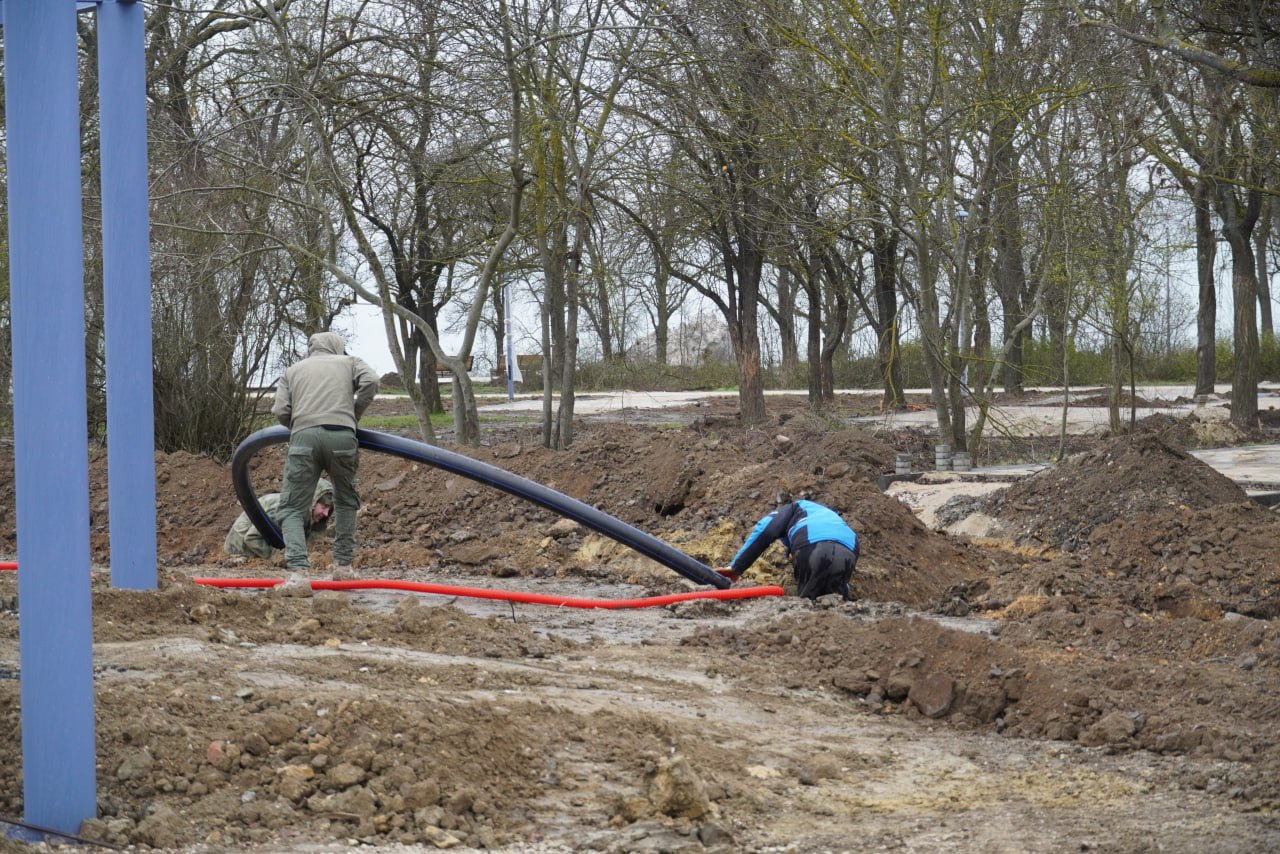 Глава администрации Керчи Олег Каторгин проинспектировал ход работ в Приморском парке Глава администрации Керчи Олег Каторгин проинспектировал ход работ в Приморском парке