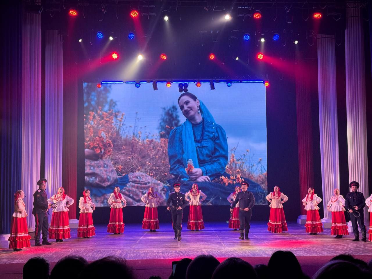 Заместитель председателя Госкомнаца Крыма Айкуи Арутюнян приняла участие в праздничном концерте «Защитникам! Героям! Победителям!» Заместитель председателя Госкомнаца Крыма Айкуи Арутюнян приняла участие в праздничном концерте «Защитникам! Героям! Победителям!»