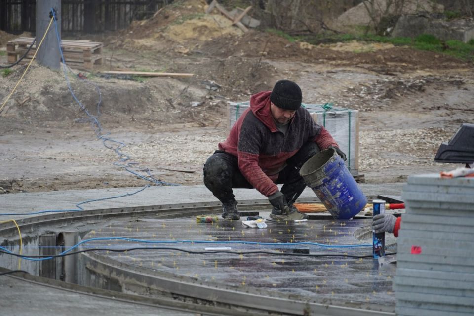 Глава администрации Керчи Олег Каторгин проинспектировал ход работ в Приморском парке Глава администрации Керчи Олег Каторгин проинспектировал ход работ в Приморском парке