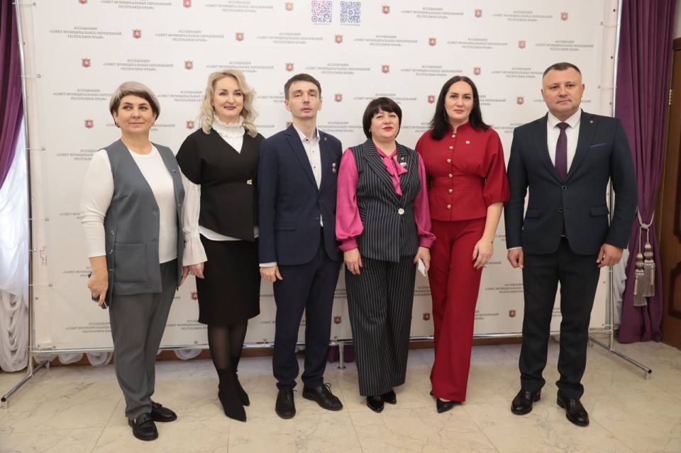 В Симферополе прошёл съезд Ассоциации «Совет муниципальных образований Республики Крым» В Симферополе прошёл съезд Ассоциации «Совет муниципальных образований Республики Крым»
