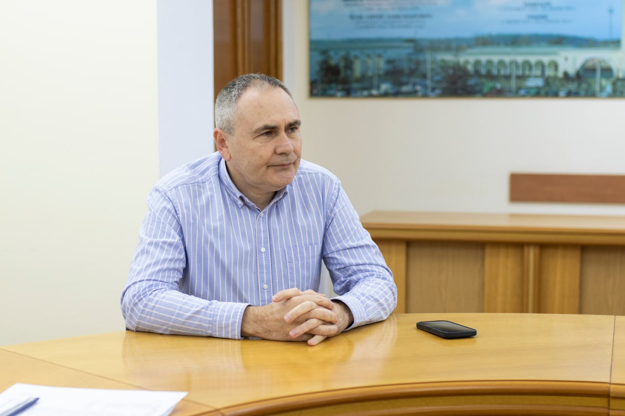 Михаил Афанасьев провёл личный приём граждан в администрации Симферополя Михаил Афанасьев провёл личный приём граждан в администрации Симферополя