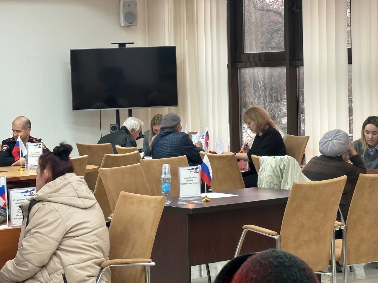 В Министерстве юстиции Республики Крым прошел Единый день бесплатной юридической помощи, приуроченный ко Дню Конституции Российской Федерации В Министерстве юстиции Республики Крым прошел Единый день бесплатной юридической помощи, приуроченный ко Дню Конституции Российской Федерации