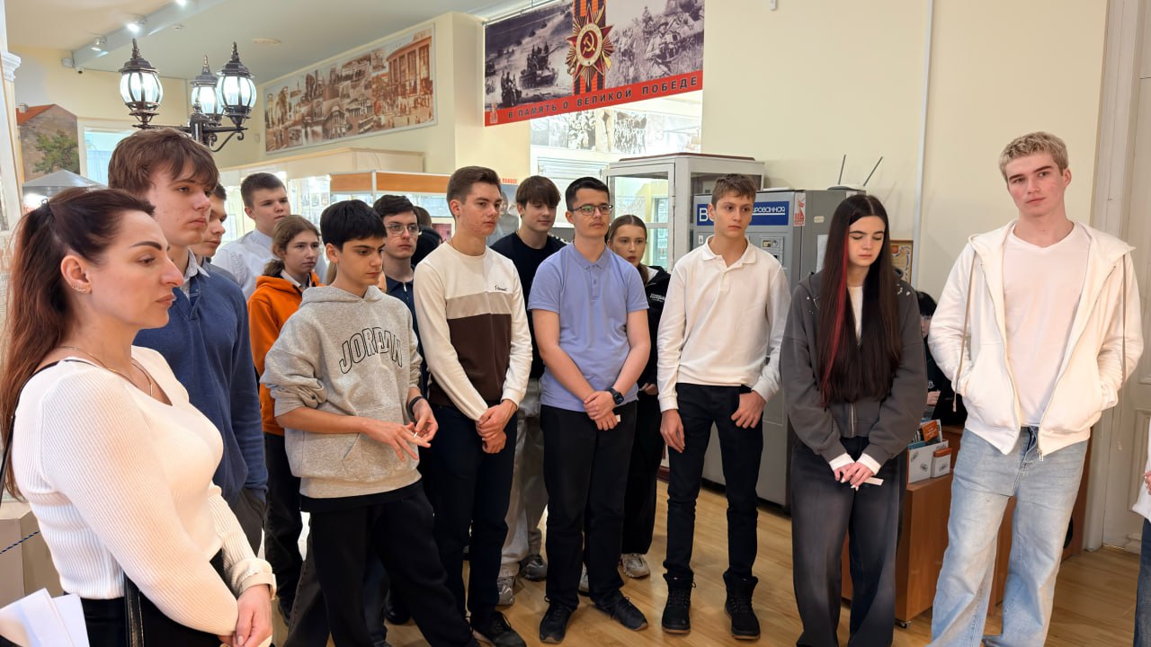 В Музее истории города Симферополя совместно с местным отделением «Движение первых» для обучающихся 10 класса МБОУ «СОШ-Д/С комбинированного вида № 6 с углублённым изучением английского языка» состоялась тематическая... В Музее истории города Симферополя совместно с местным отделением «Движение первых» для обучающихся 10 класса МБОУ «СОШ-Д/С комбинированного вида № 6 с углублённым изучением английского языка» состоялась тематическая...