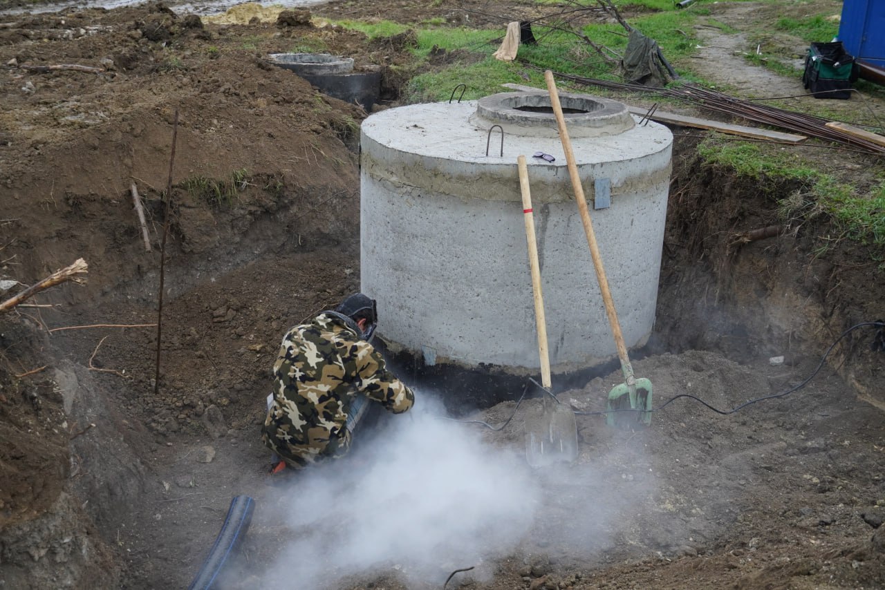 Глава администрации Керчи Олег Каторгин проинспектировал ход работ в Приморском парке Глава администрации Керчи Олег Каторгин проинспектировал ход работ в Приморском парке