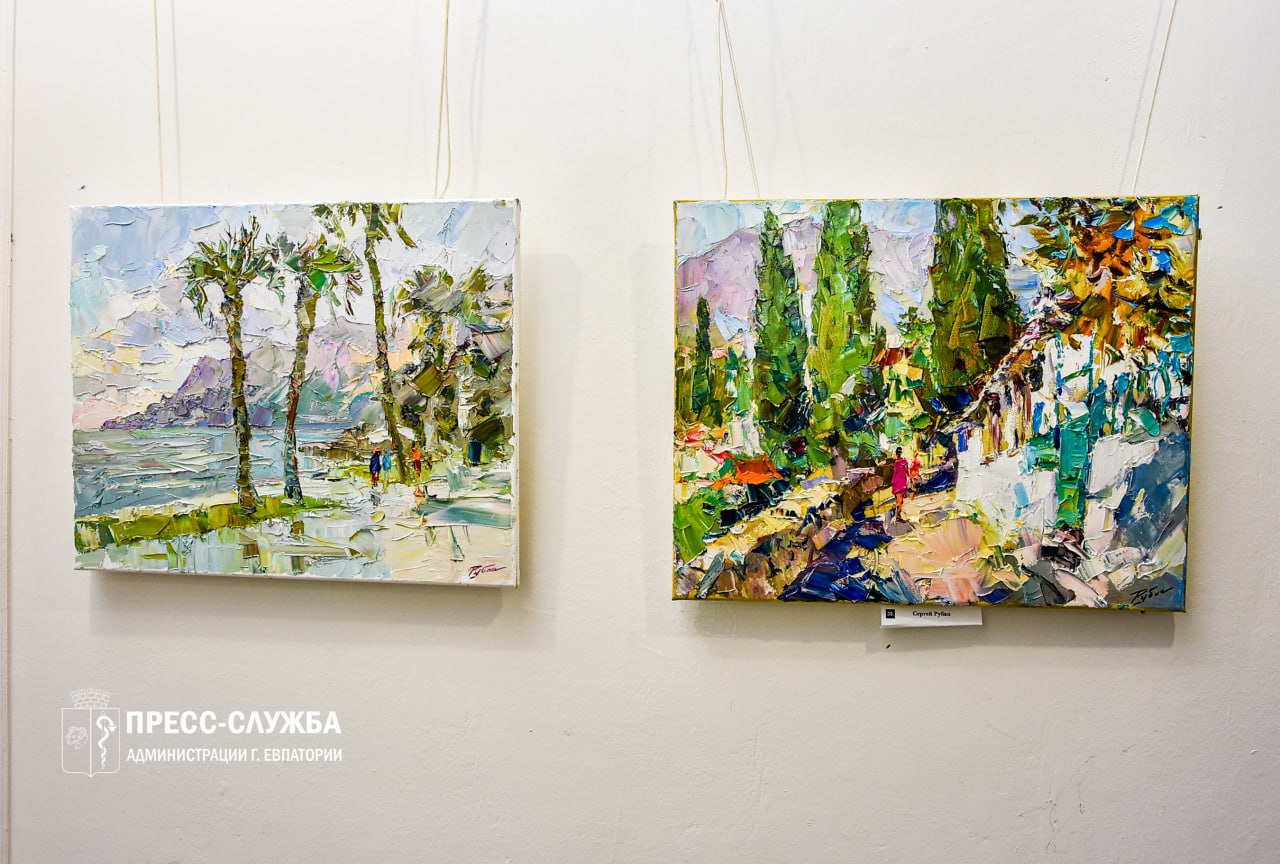 В Крымском ТЮЗе проходит выставка евпаторийских художников В Крымском ТЮЗе проходит выставка евпаторийских художников