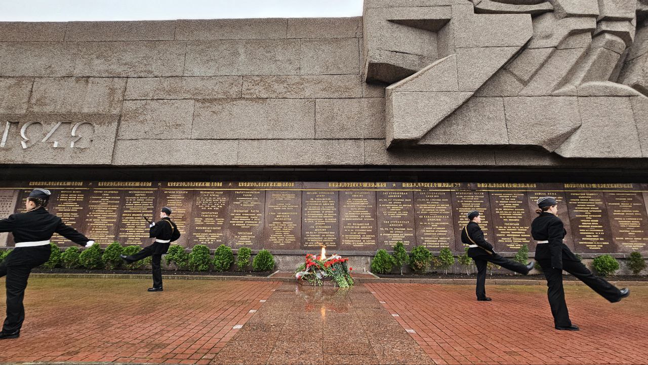 В Крыму и Севастополе росгвардейцы присоединились к мероприятиям, посвященным Дню Героев Отечества В Крыму и Севастополе росгвардейцы присоединились к мероприятиям, посвященным Дню Героев Отечества