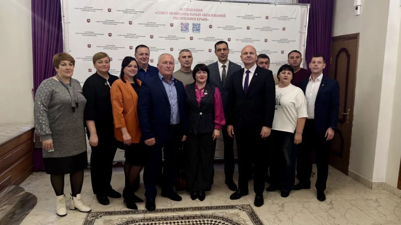 10 декабря председатель Советского районного совета Виктория Грицай совместно с главой администрации Советского района Александром Харламовым, главами сельских поселений Советского района приняли участие в торжественном...