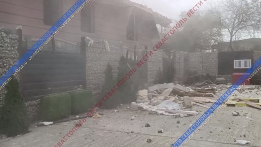 В Севастополе сносят дом по решению суда