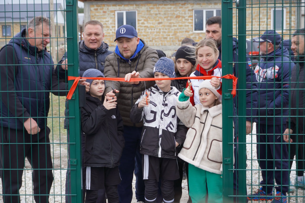 В Белогорском районе открыты две новые спортплощадки В Белогорском районе открыты две новые спортплощадки