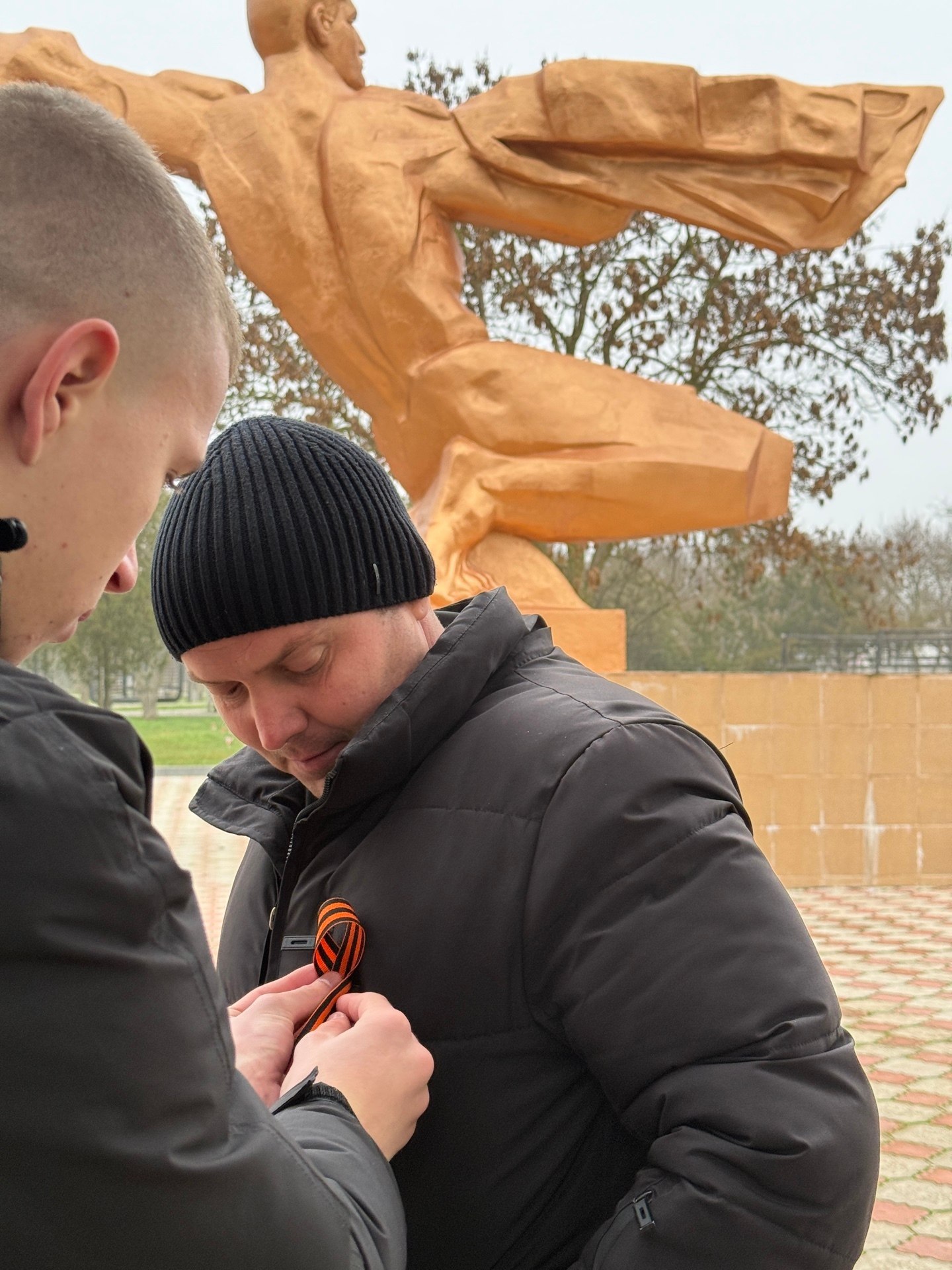 Возложение цветов ко Дню Героев Отечества Возложение цветов ко Дню Героев Отечества