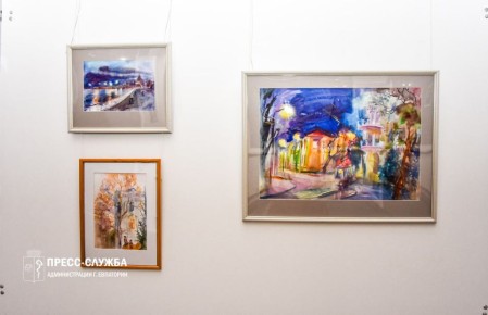 В Крымском ТЮЗе проходит выставка евпаторийских художников