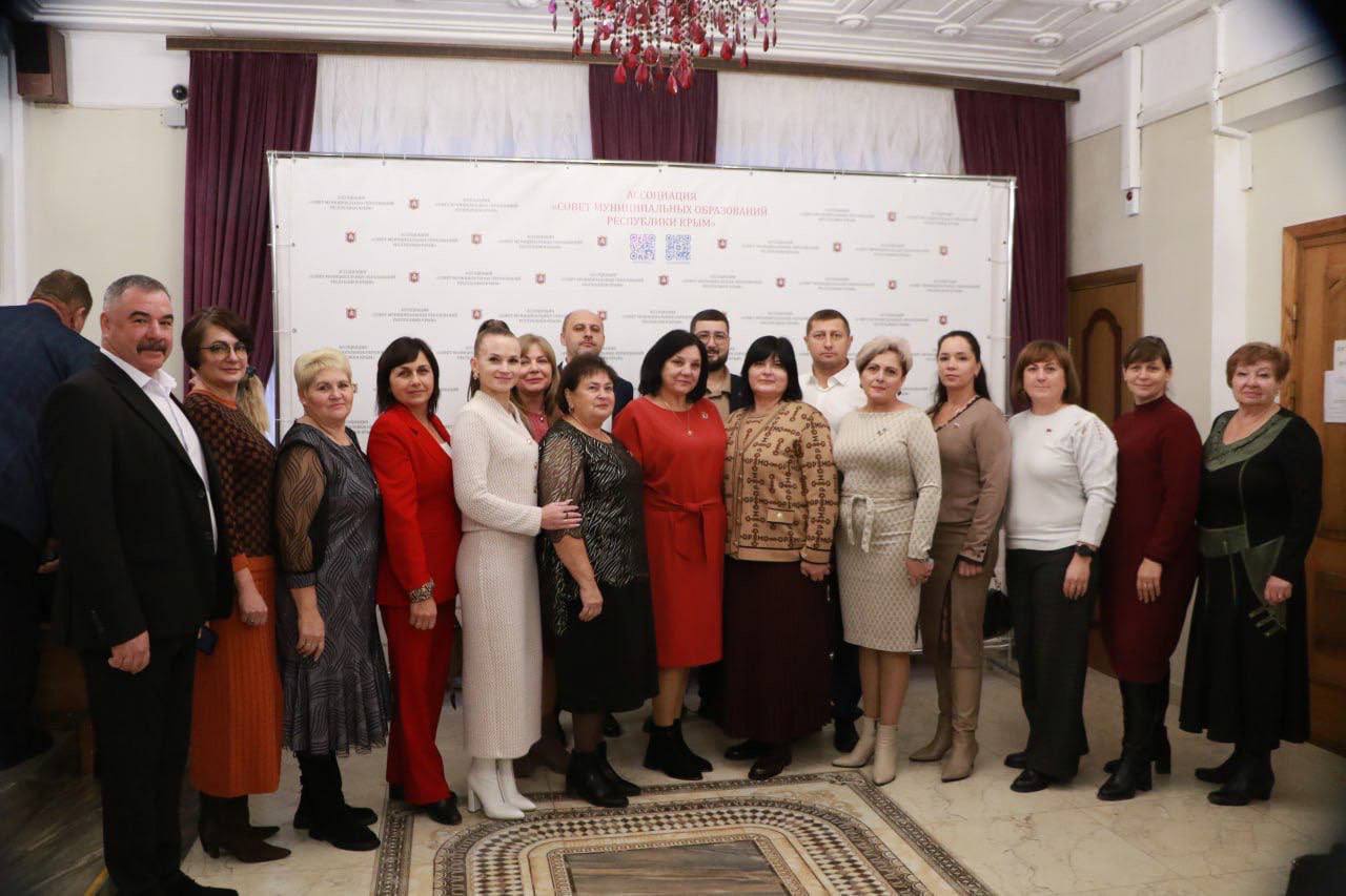 Ольга Урайкина: Сегодня в крымскотатарском государственном академическом музыкально-драматическом театре в городе Симферополь, прошло торжественное собрание Совета муниципальных образований Республики Крым