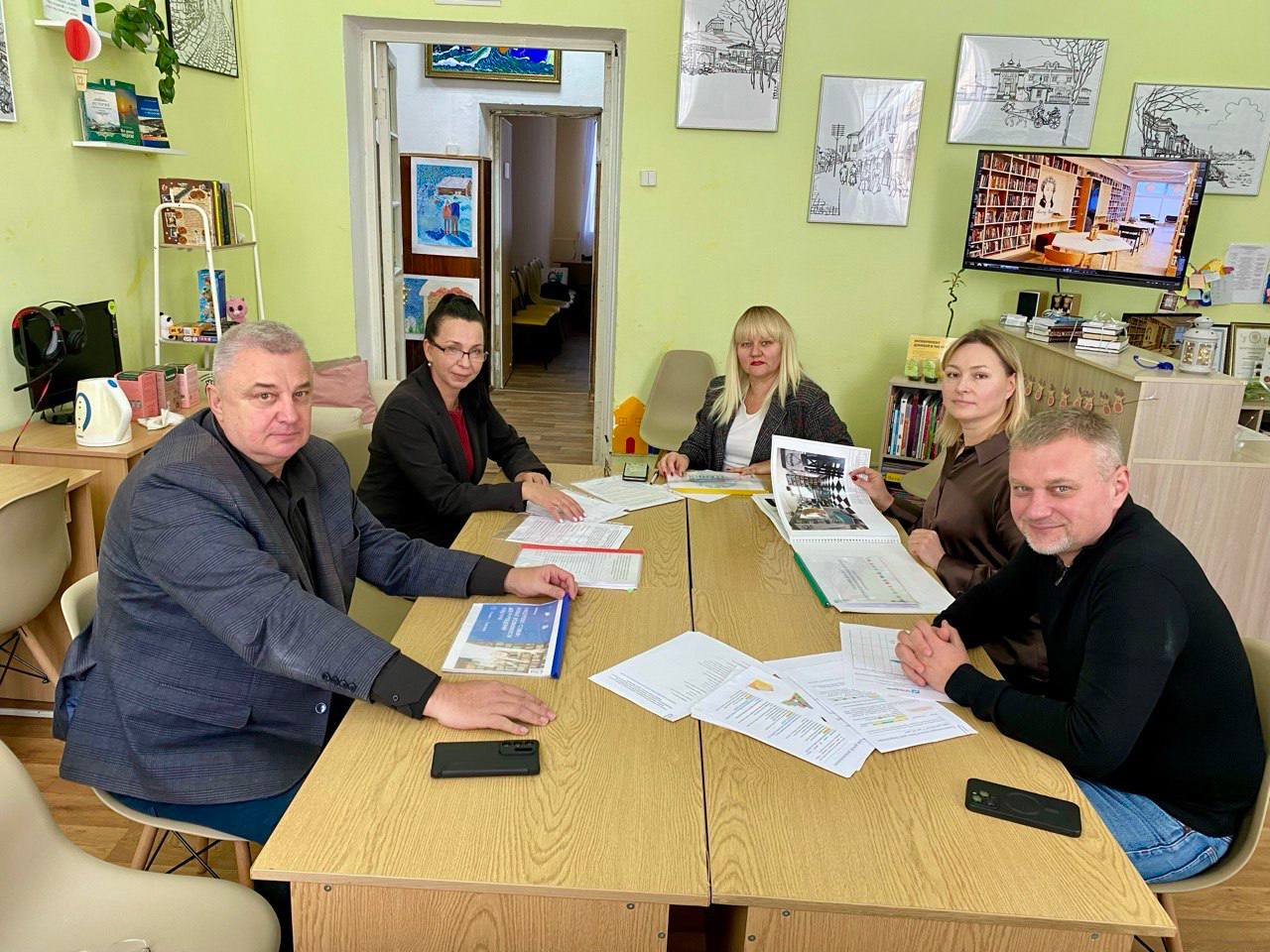 Общественная палата Крыма поддержала волонтеров Феодосии и обсудила создание детского культурного центра Общественная палата Крыма поддержала волонтеров Феодосии и обсудила создание детского культурного центра