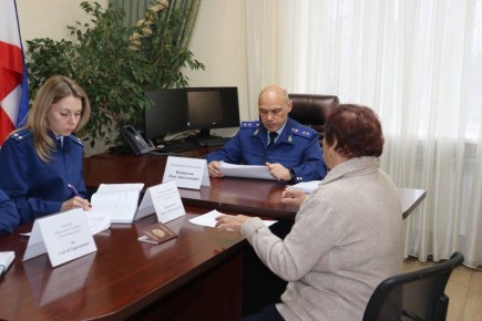 В ходе рабочей поездки в Нижнегорский район прокурор Республики Олег Камшилов провел прием граждан