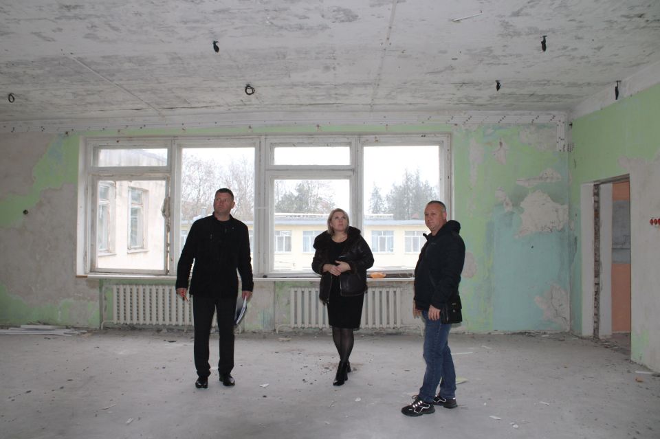 Игорь Крутьков: Посетил дошкольное образовательное учреждение №1 «Ручеек», расположенное в поселке Ленино, совместно с Юрием Васильевым, директором ООО «ИнженерСервис» Игорь Крутьков: Посетил дошкольное образовательное учреждение №1 «Ручеек», расположенное в поселке Ленино, совместно с Юрием Васильевым, директором ООО «ИнженерСервис»