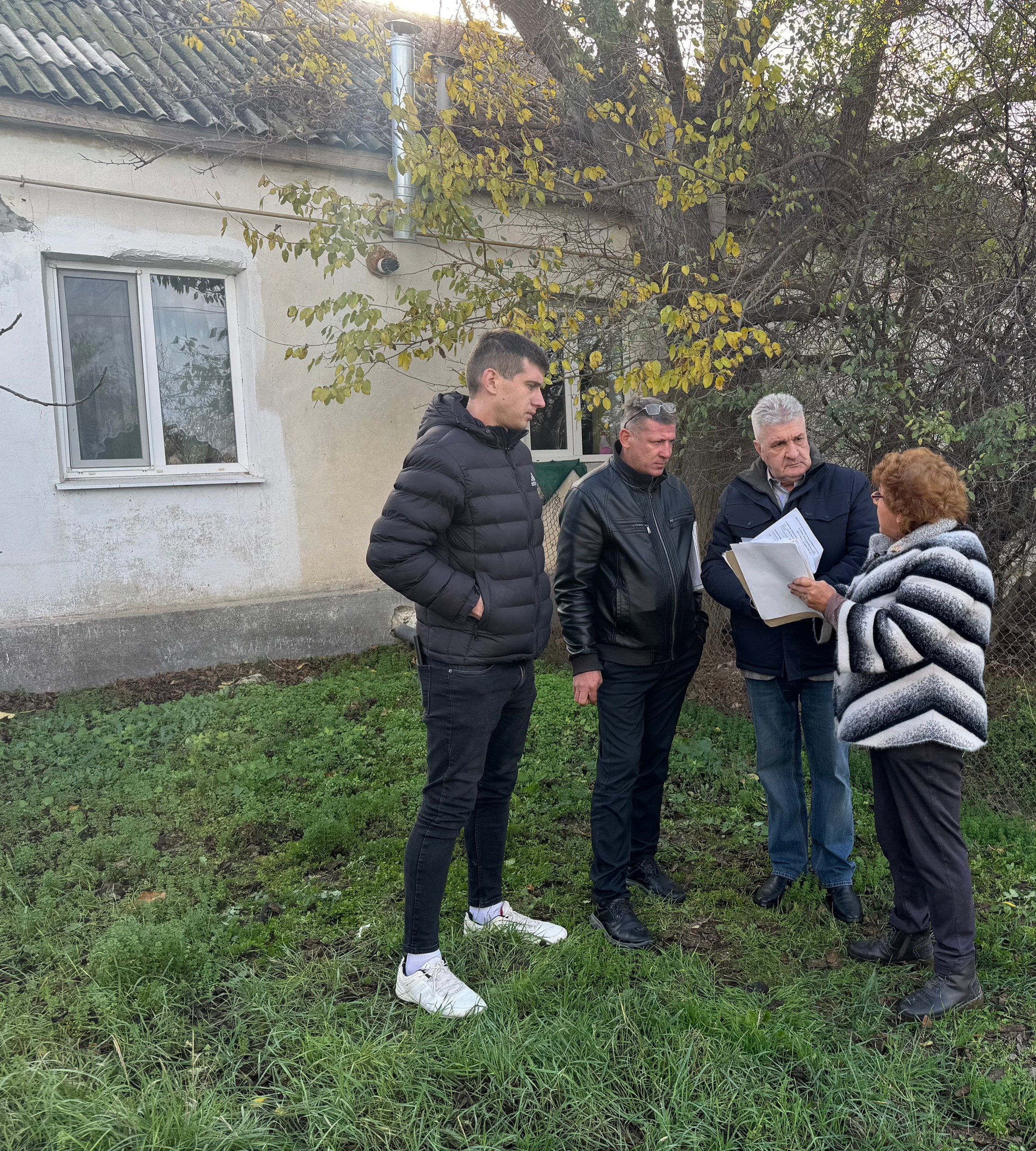 Сотрудниками Минтопэнерго Крыма совершен рабочий выезд в г.Саки и пгт Черноморское. Были рассмотрены обращения поступившие к Главе Республики Крым Сергею Аксенову