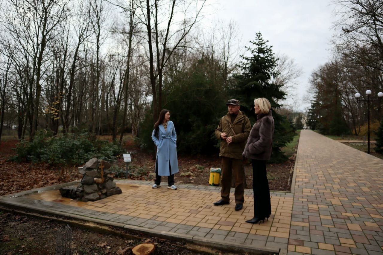 Инна Федоренко: Сегодня посетили парк и бассейн в с. Завет-Ленинский Инна Федоренко: Сегодня посетили парк и бассейн в с. Завет-Ленинский