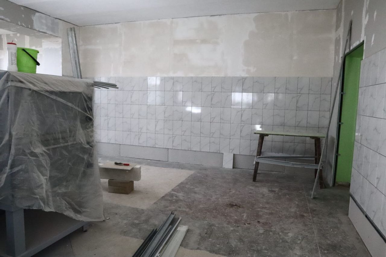 Инна Федоренко: Совместно с помощником Главы республики Лилей Веджатовой посетили Соленоозерненскую школу с целью проверки качества питания и соблюдения норм и Яснополянскую школу, где у нас сейчас полным ходом идет ремонт... Инна Федоренко: Совместно с помощником Главы республики Лилей Веджатовой посетили Соленоозерненскую школу с целью проверки качества питания и соблюдения норм и Яснополянскую школу, где у нас сейчас полным ходом идет ремонт...