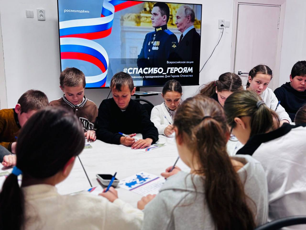 Антон Кравец: По инициативе советника директора в Косточковской школе прошла акция «Спасибо, Герой» Антон Кравец: По инициативе советника директора в Косточковской школе прошла акция «Спасибо, Герой»