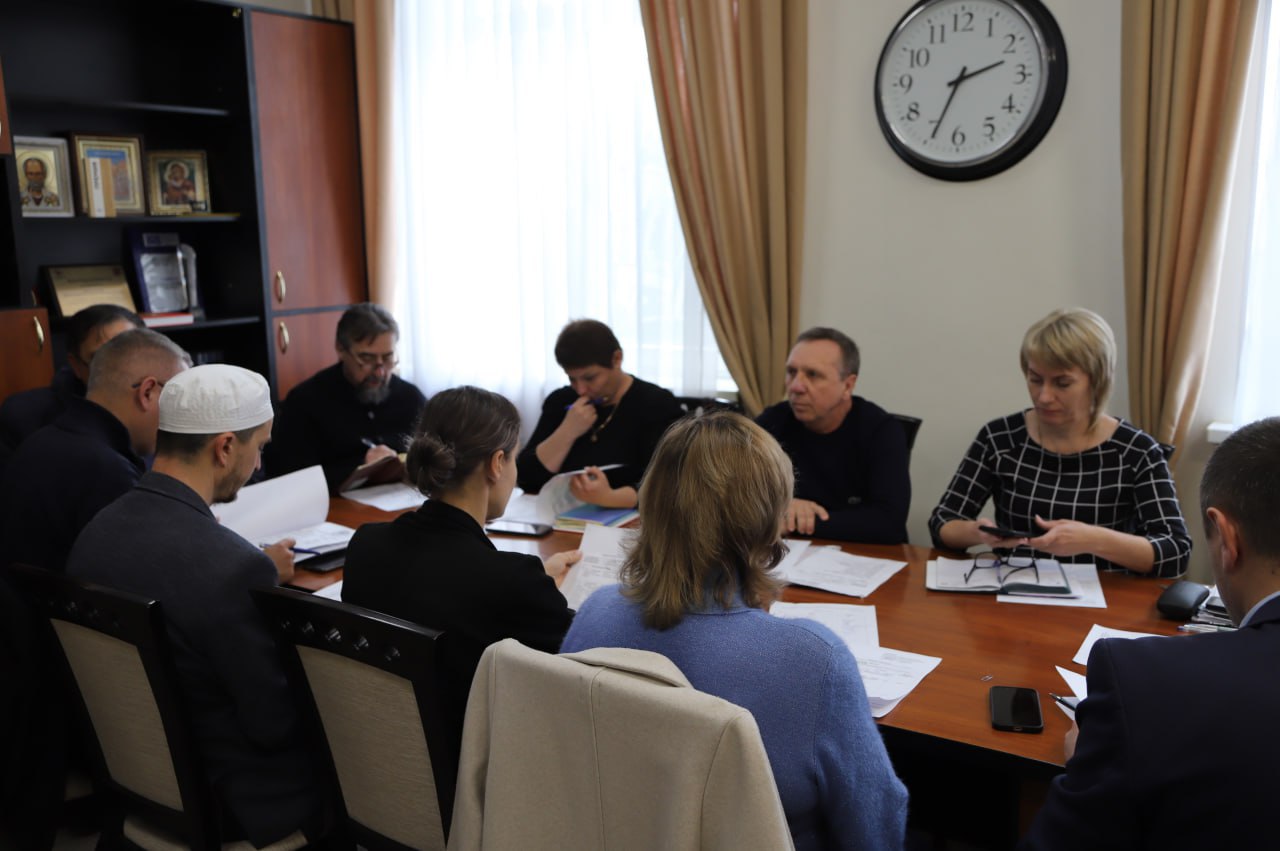 Сегодня в администрации Бахчисарайского района состоялось заседание Совета по вопросам межнациональных отношений Сегодня в администрации Бахчисарайского района состоялось заседание Совета по вопросам межнациональных отношений