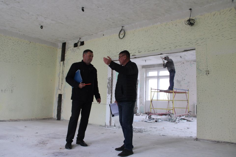 Игорь Крутьков: Посетил дошкольное образовательное учреждение №1 «Ручеек», расположенное в поселке Ленино, совместно с Юрием Васильевым, директором ООО «ИнженерСервис» Игорь Крутьков: Посетил дошкольное образовательное учреждение №1 «Ручеек», расположенное в поселке Ленино, совместно с Юрием Васильевым, директором ООО «ИнженерСервис»